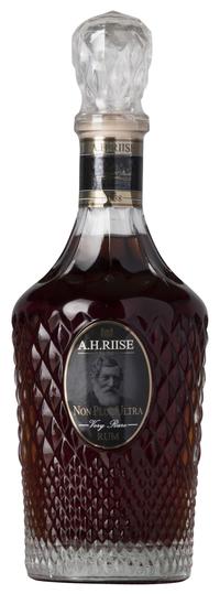 A.H. Riise  Non plus Ultra. 70 cl.